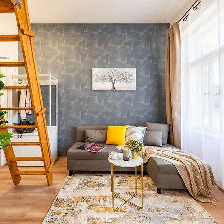 Days - With Loft Bed In Location דירה