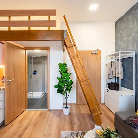 Days - With Loft Bed In Location *